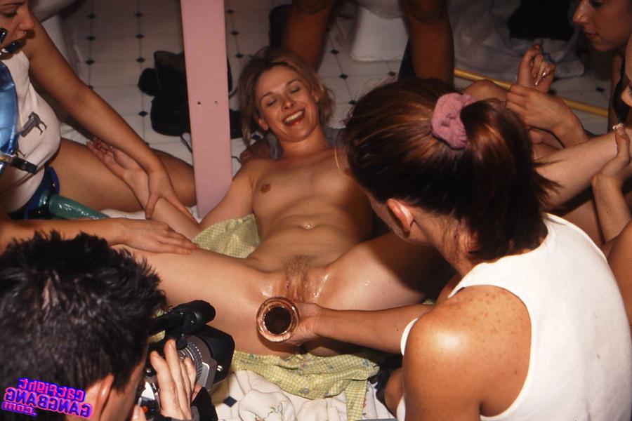 15P Lesbians fucking in gangbang with a baseball bat