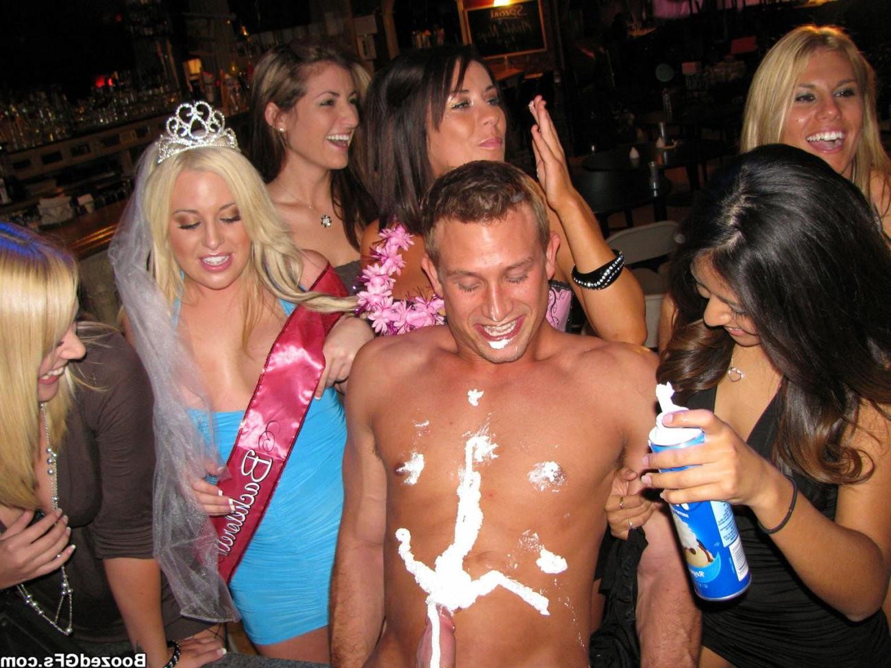 16P Dozens of amateur babes give head on the hardcore party