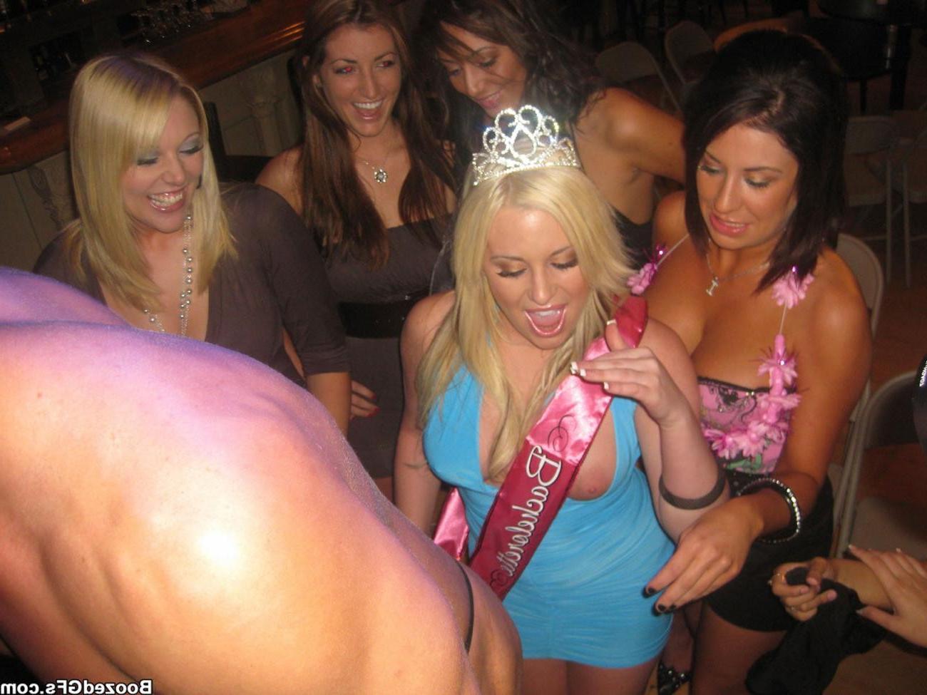 16P Dozens of amateur babes give head on the hardcore party