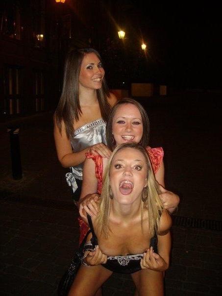 15P Real drunk amateur girls flashing
