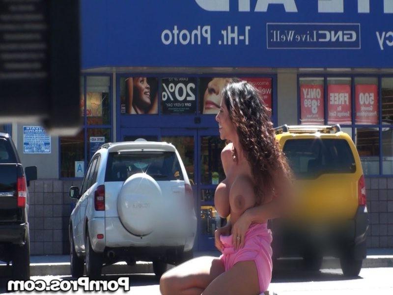 12P Tits of an amateur get flashed in a parking lot