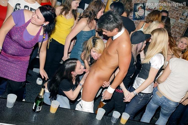16P amateur gangbang sex with chickes fucking
