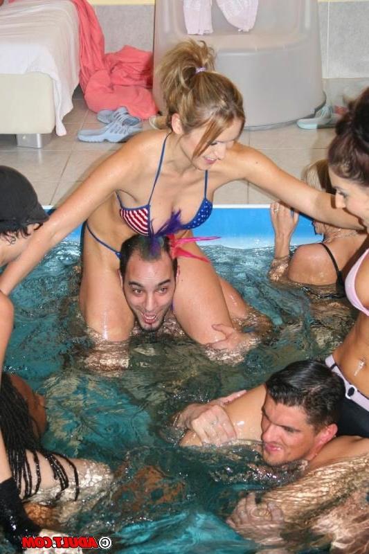 15P crazy swimming pool party turning to an amateur orgy