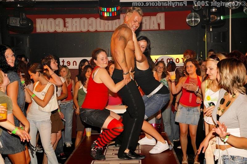 15P Naked next-door-type babes fucked on gangbang