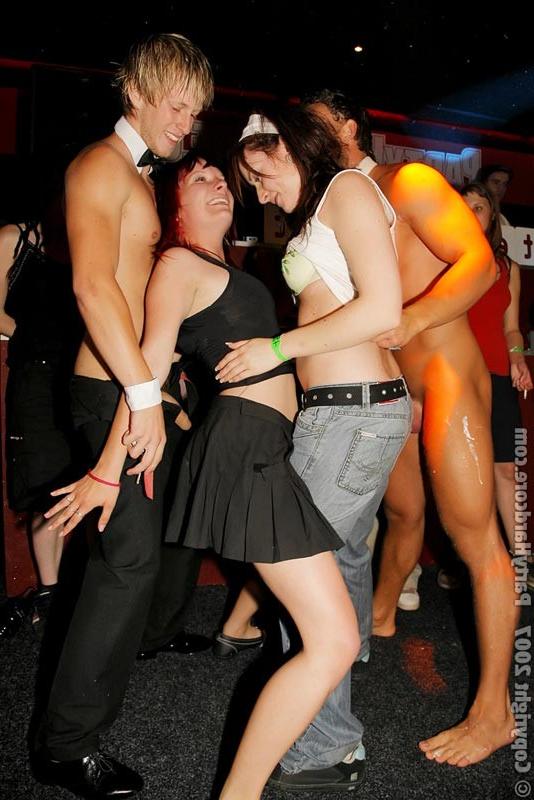 15P Naked next-door-type babes fucked on gangbang