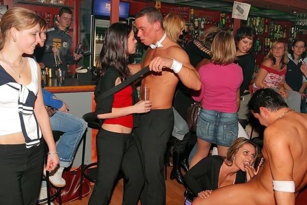 15P drunk teens sucking cock on stage in gangbang