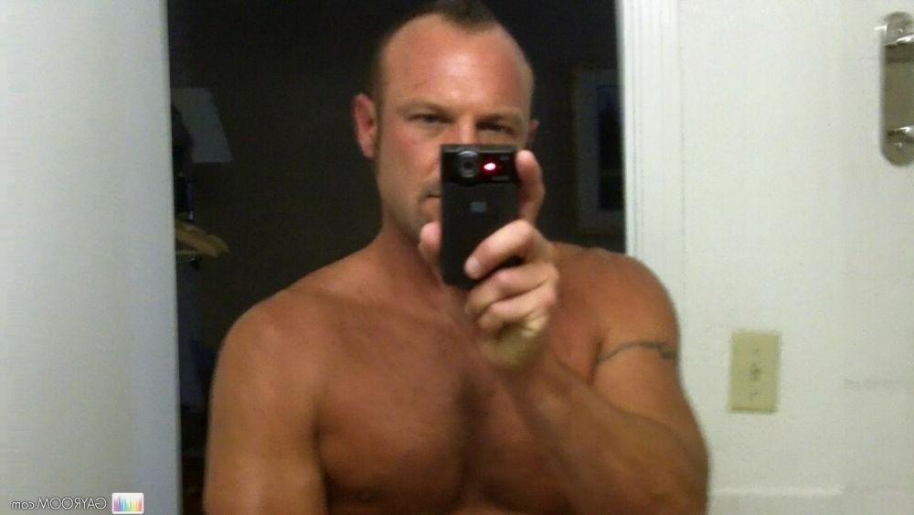 15P Horny amateur gays posing and fucking gallery 3