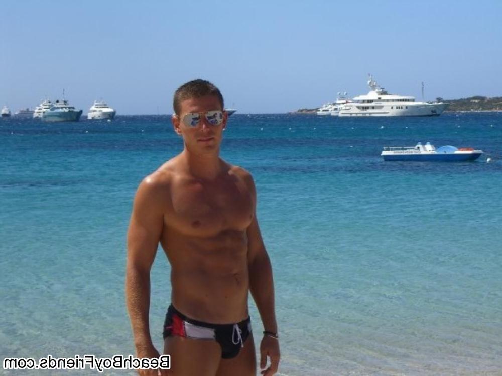 10P Amateur boys showing off some skin by posing topless outdoor