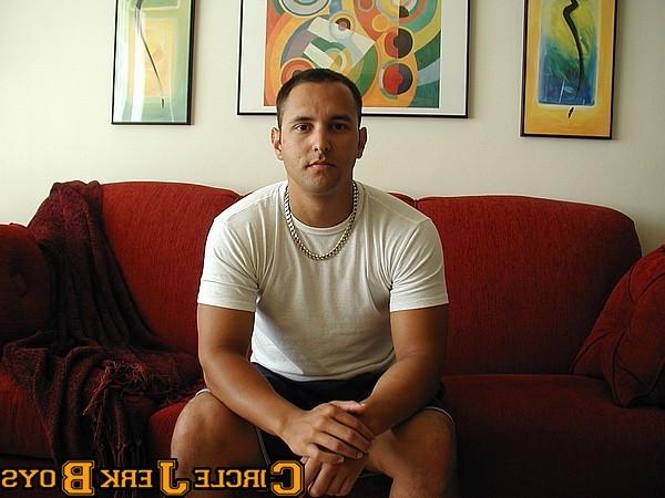 14P Cute amateur hunk in a t-shirt
