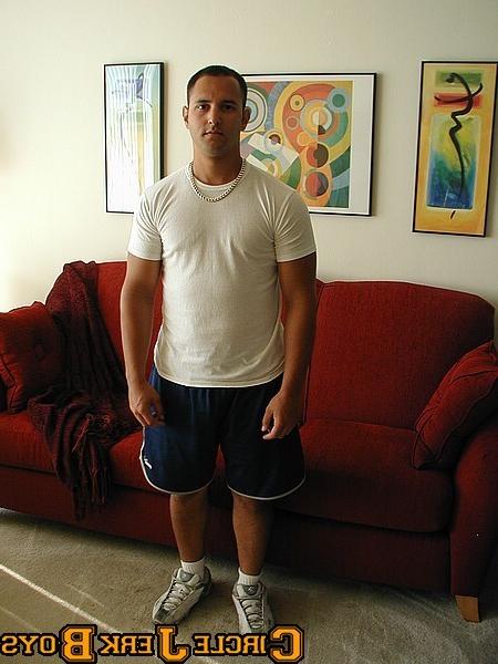 14P Cute amateur hunk in a t-shirt