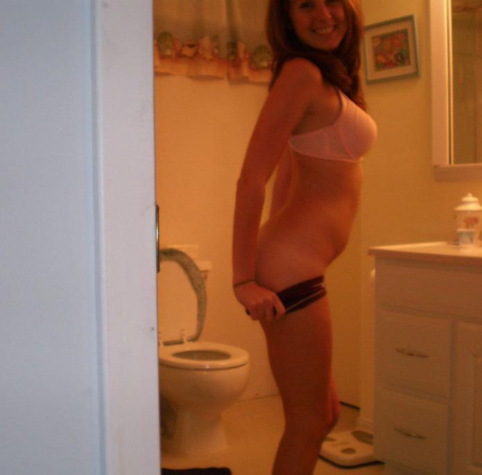 16P Pictures of an amateur teen posing naked in her room
