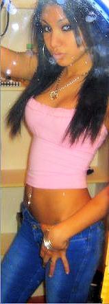 16P Pictures of an amateur teen posing naked in her room