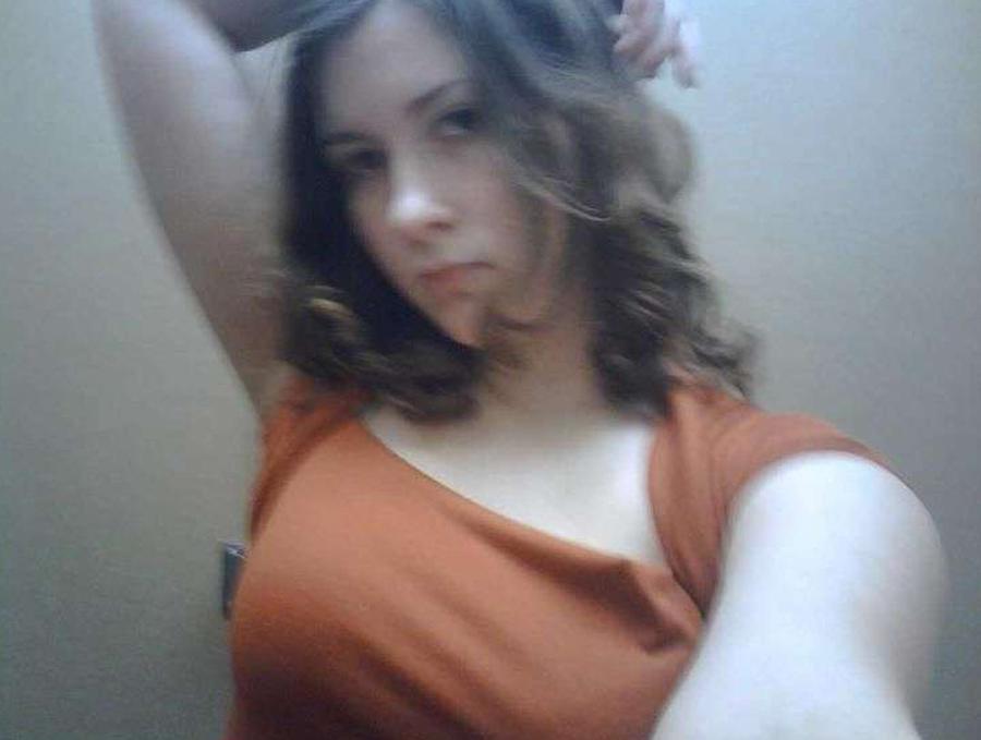 15P Gorgeous amateur girls posing on camera naked