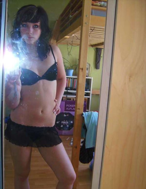15P Gorgeous amateur girls showing their amazing bodies