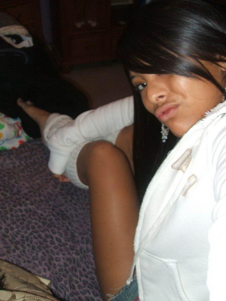 15P Gorgeous amateur girls showing their amazing bodies