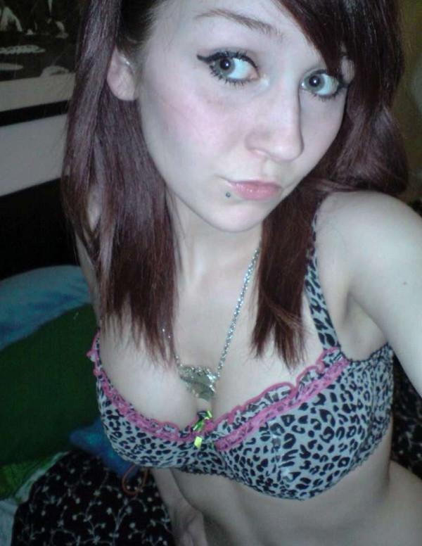 15P Cutie amateur girls showing tits and sweet pussies