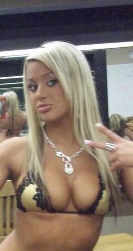 16P Photos of an amateur couple fucking in their cabin