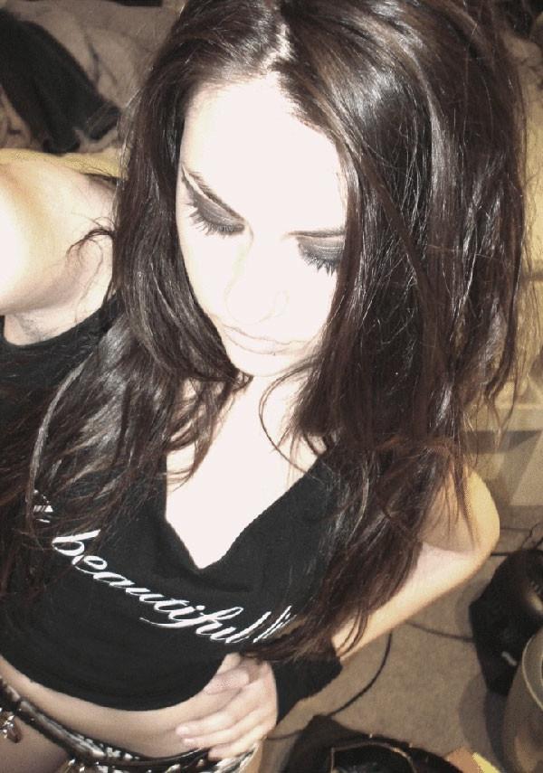 15P Gorgeous amateur girls showing their amazing bodies