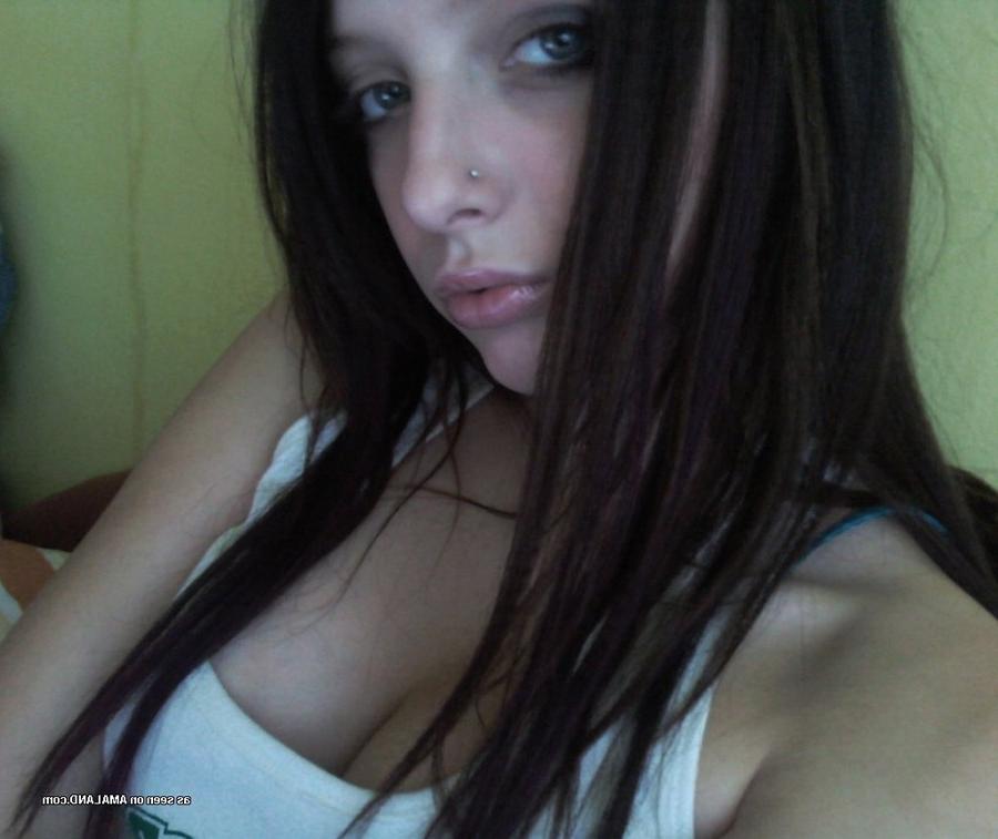 15P Gorgeous amateur girls showing their amazing bodies