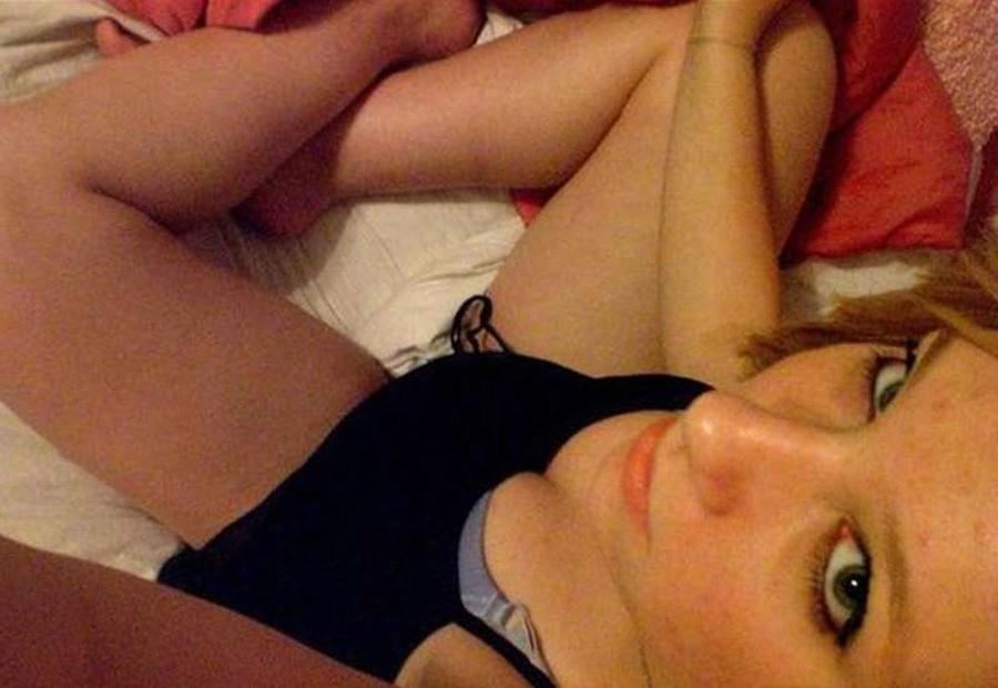 15P Gorgeous amateur girls showing their amazing bodies