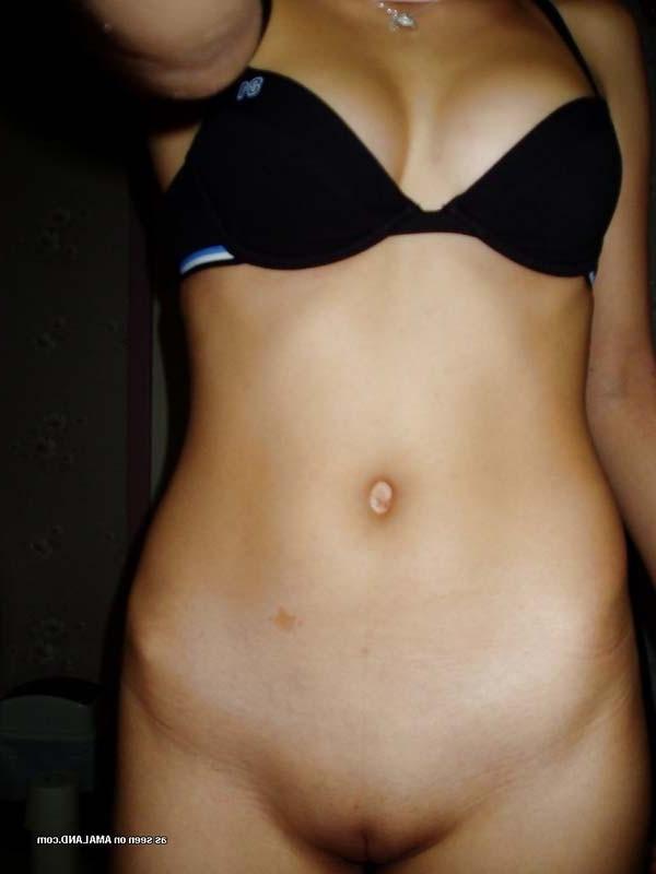 15P Young amateur babe posing