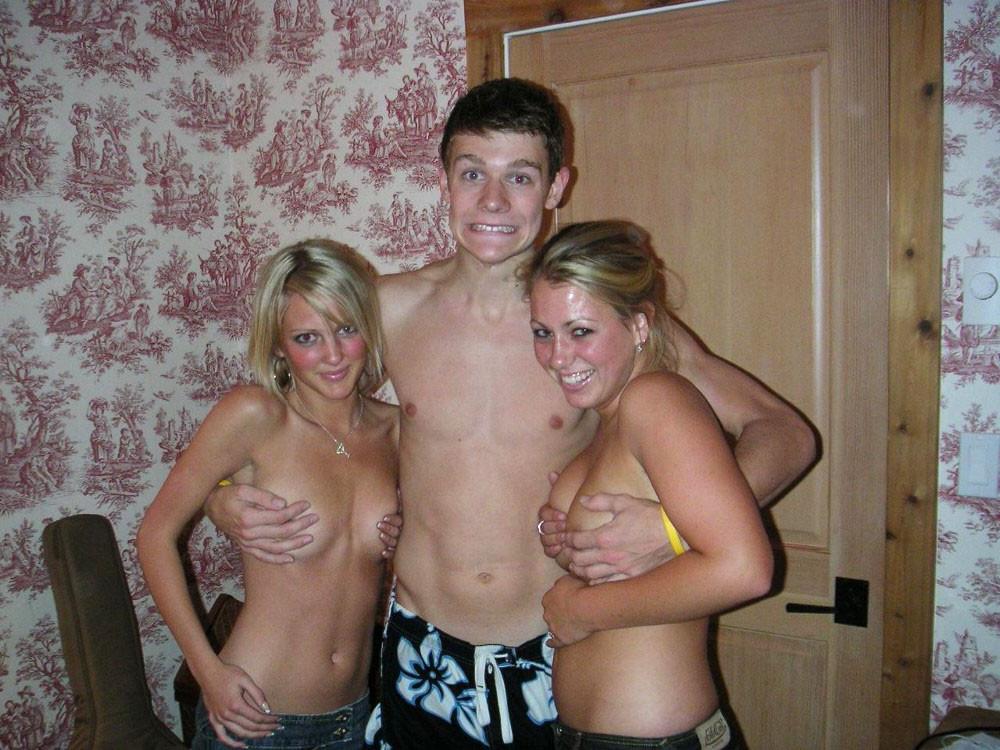 16P Pictures of an amateur teen posing naked in her room