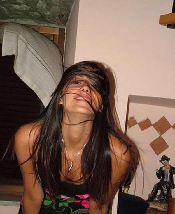 15P Naughty amateur girlfriend posing naked on cam
