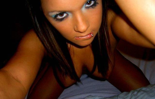 15P Check out my hot girlfriends get horny in these amateur pics