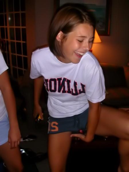 15P Check out my hot girlfriends get horny in these amateur pics