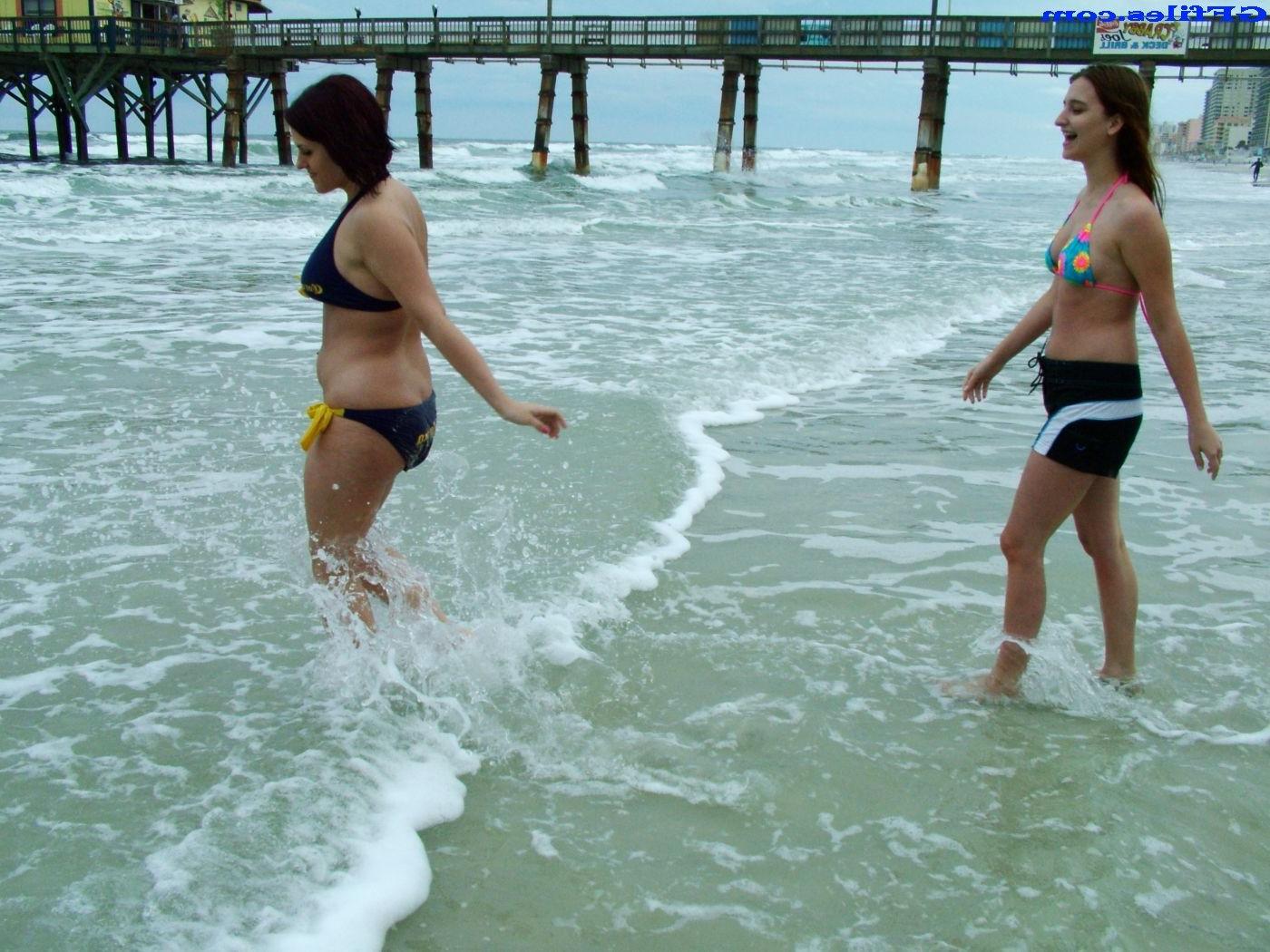 16P Amateur homemade candid teen girls selfshots
