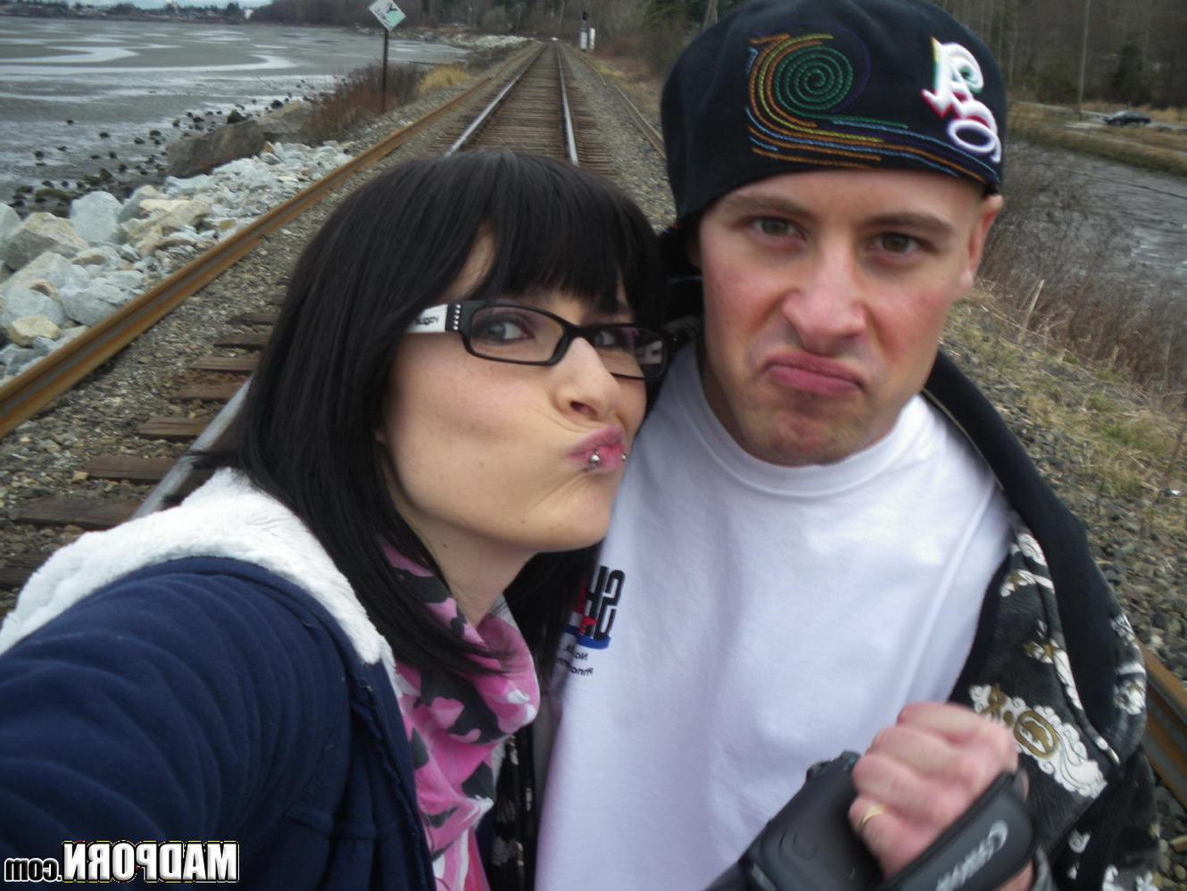 15P Real amateur couples pawn their sextapes