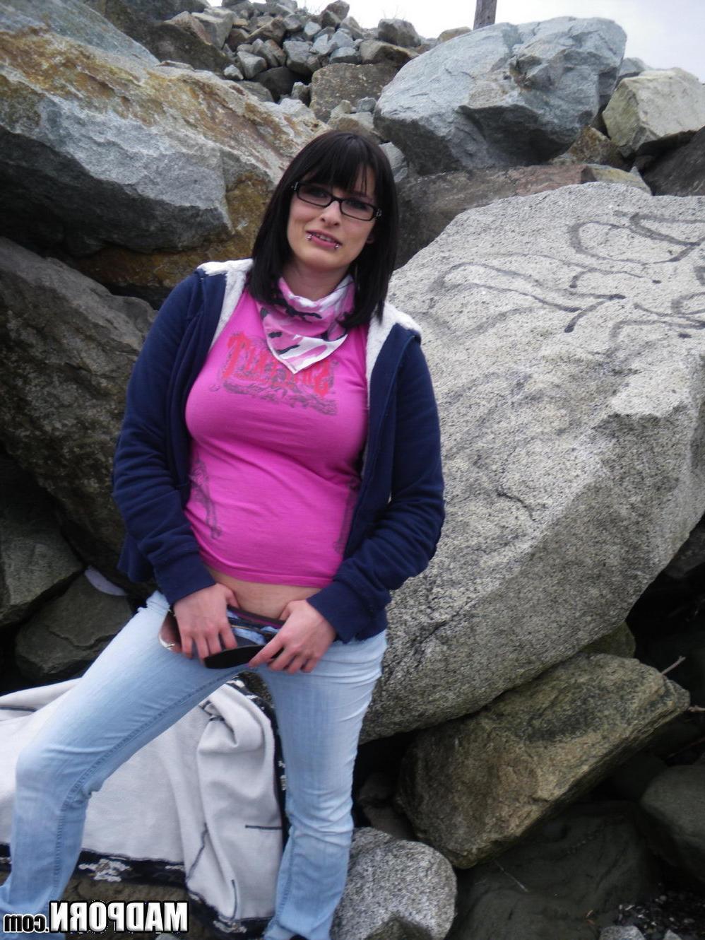 15P Real amateur couples pawn their sextapes