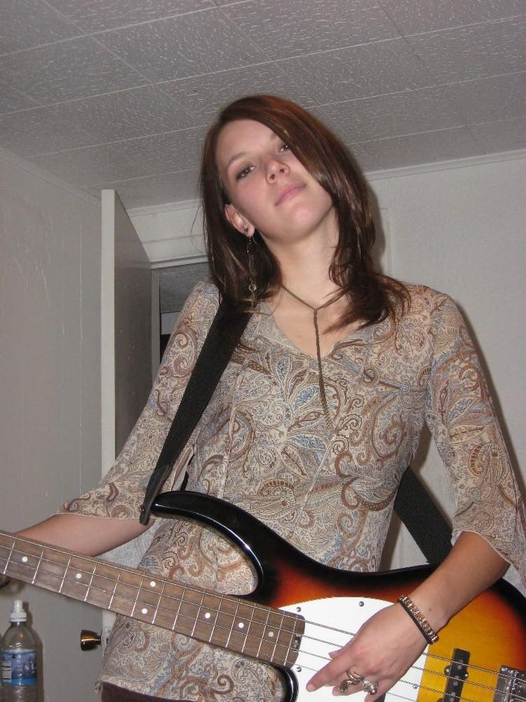 15P Nice sexy amateur girls posing in front of camera