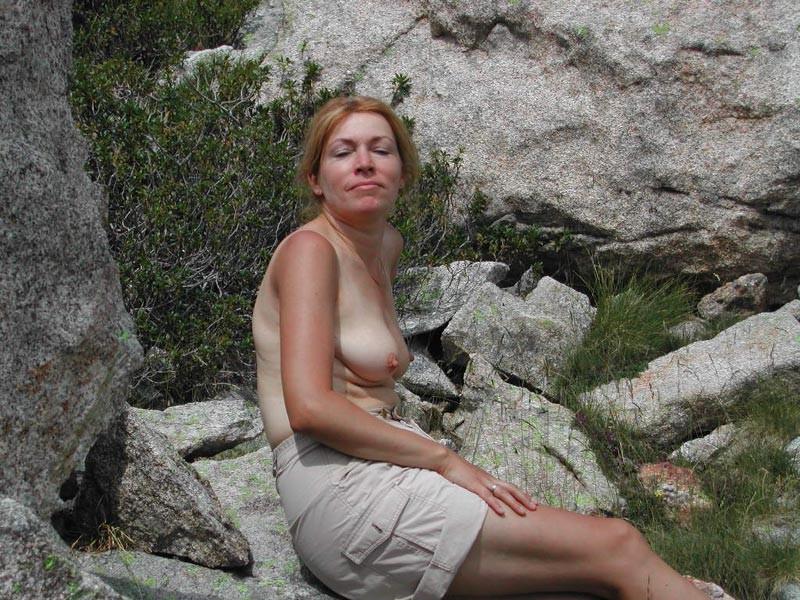 15P Real amateur milfs showing off