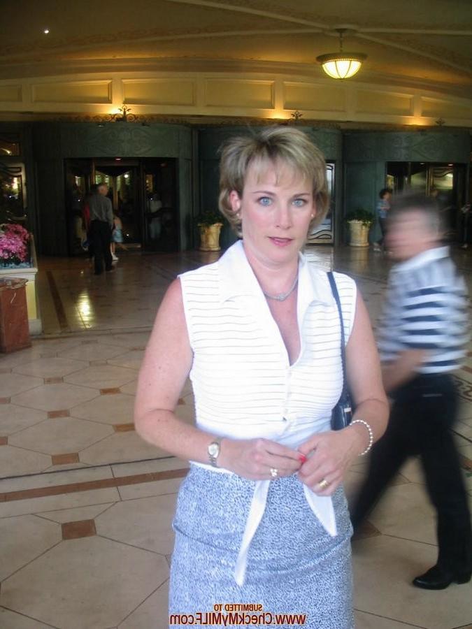 15P Naughty amateur wives posing