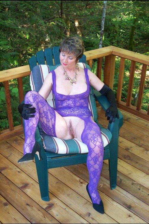 16P Sexy classy amateur grannie outdoor in very nice lingerie