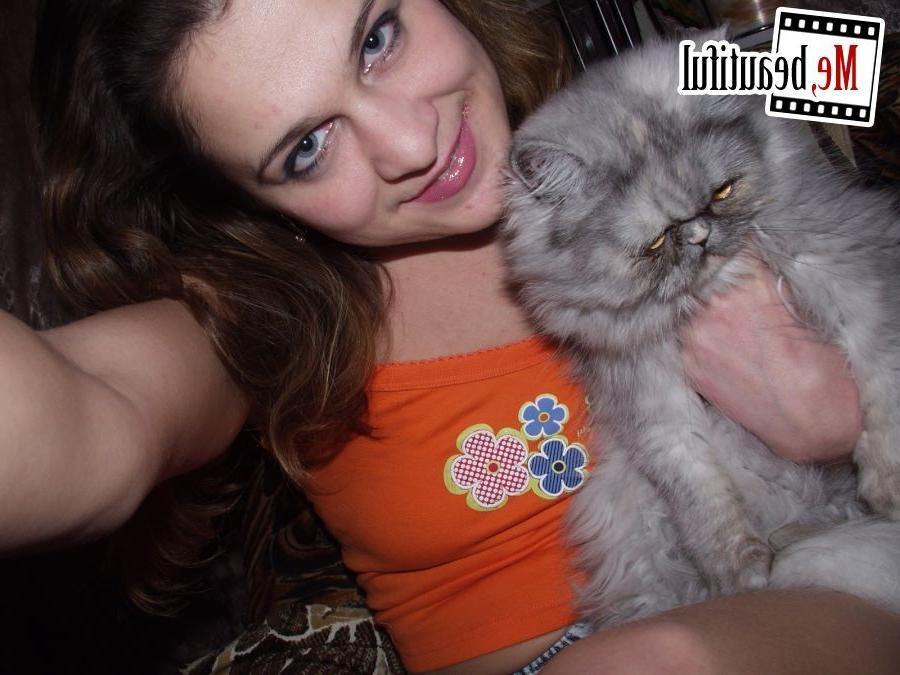 14P Sexed-up amateur xxx star shoots her naked titties and spread coozy
