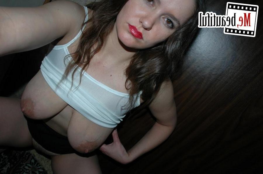 15P Amateur brune poses and shoots her trimmed cunt and big boobs up close