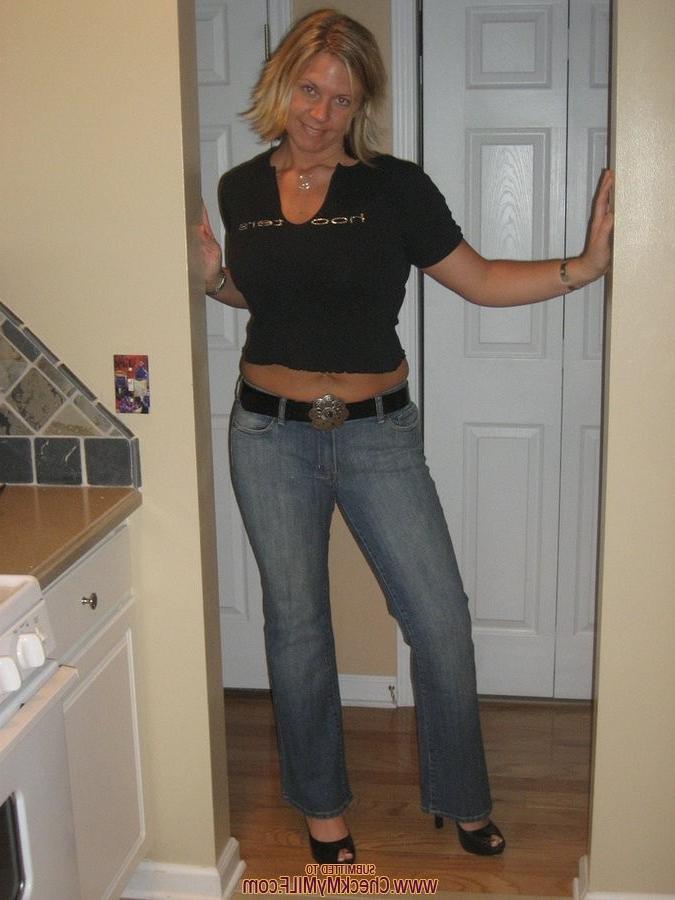 15P Busty amateur wife posing
