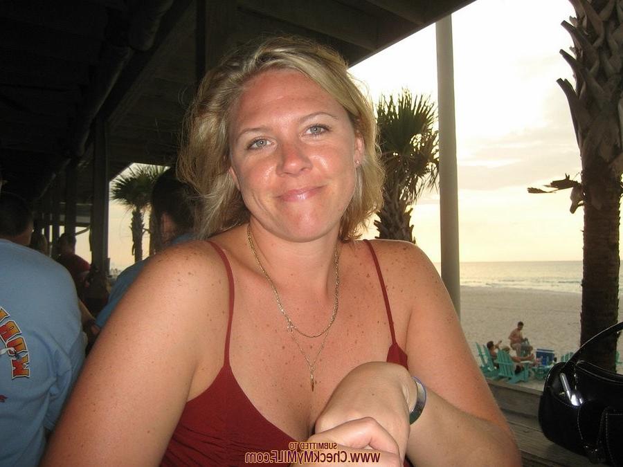 15P Busty amateur wife posing