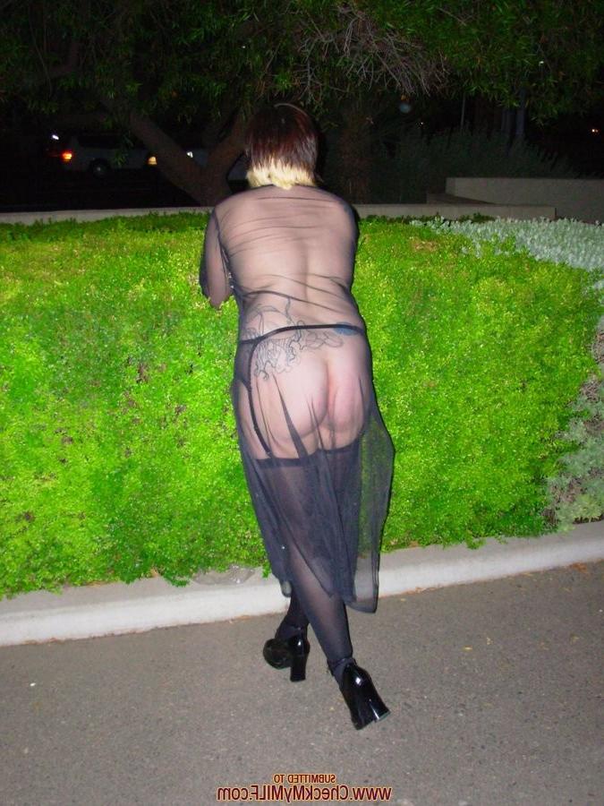 15P Sexy amateur houswive posing