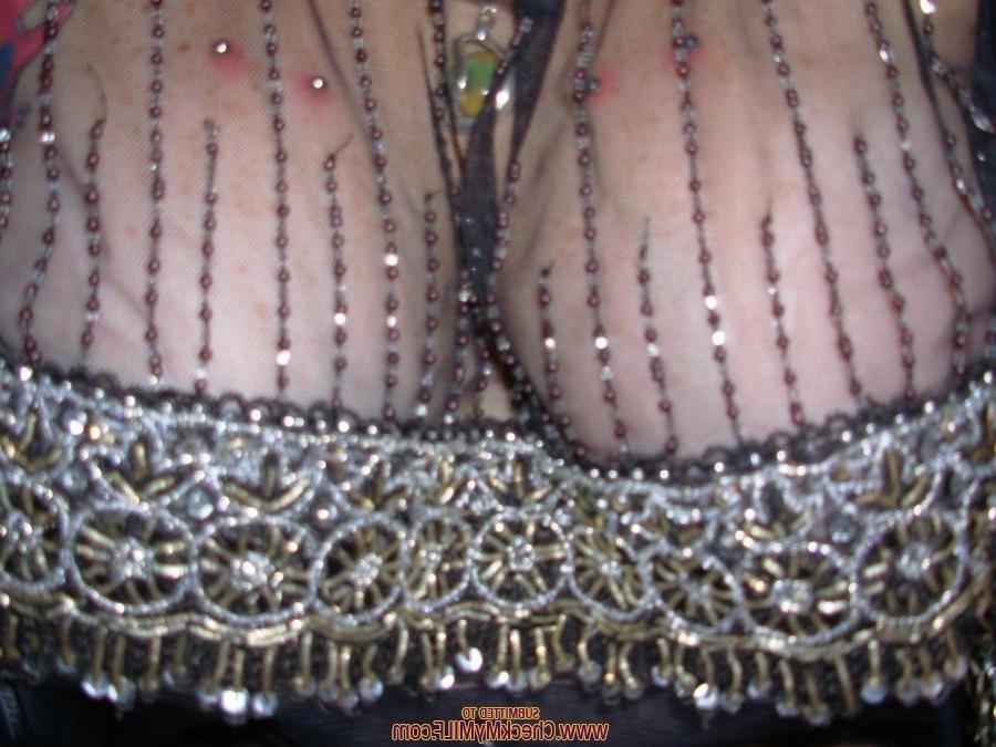 15P Sexy amateur houswive posing