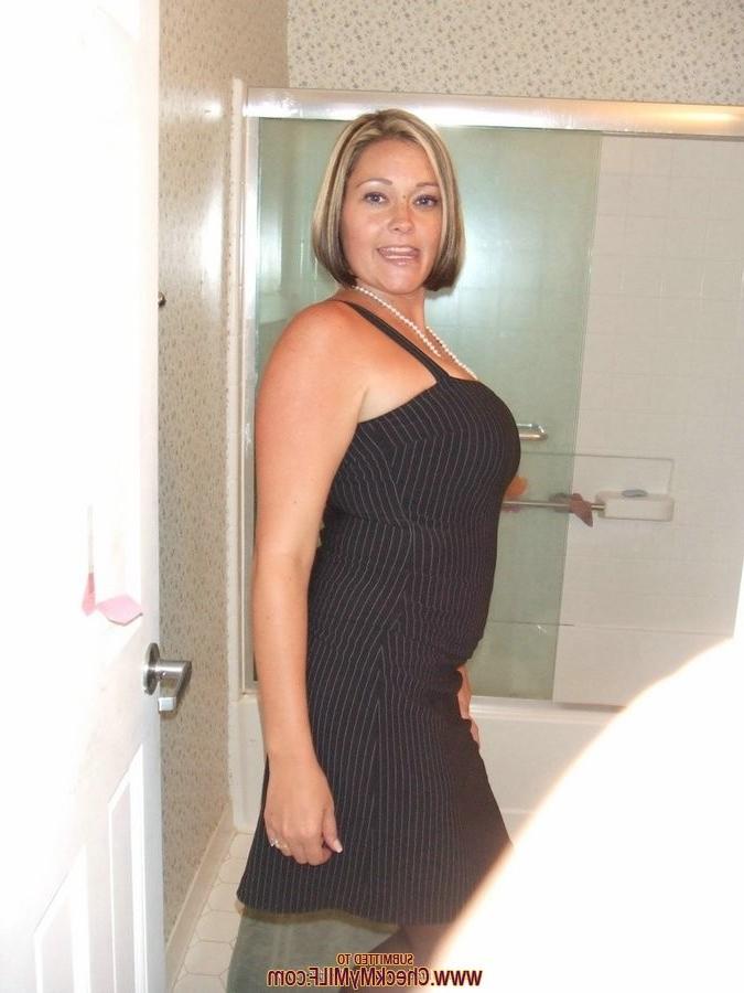 15P Amateur wive posing