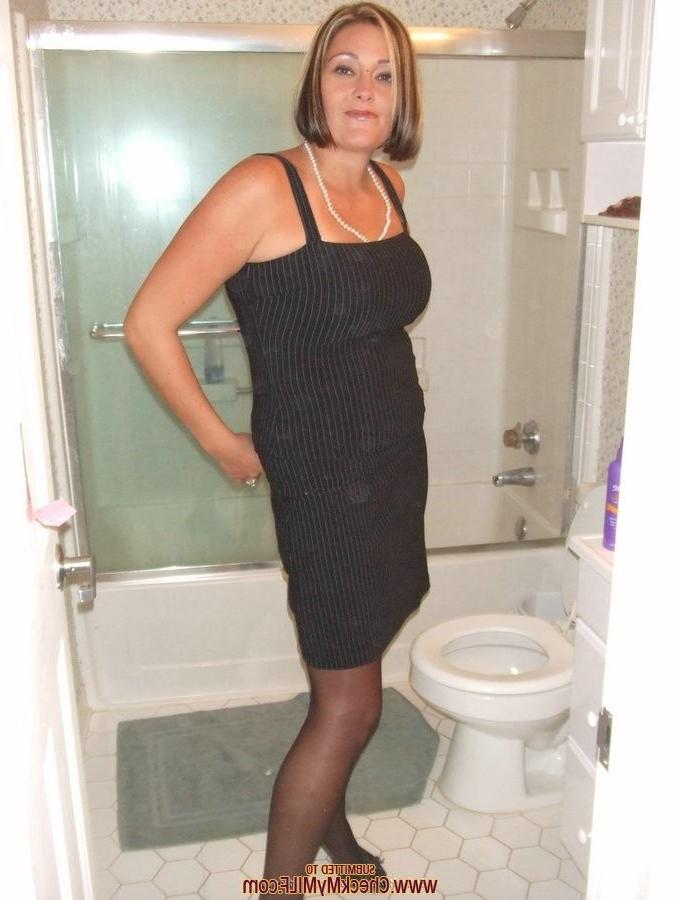 15P Amateur wive posing