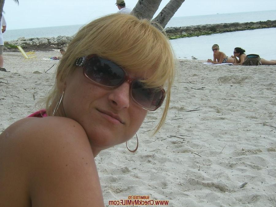 15P Big titted milf posing
