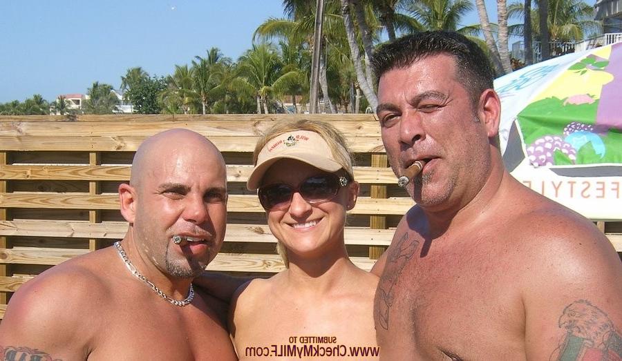 15P Big titted milf posing