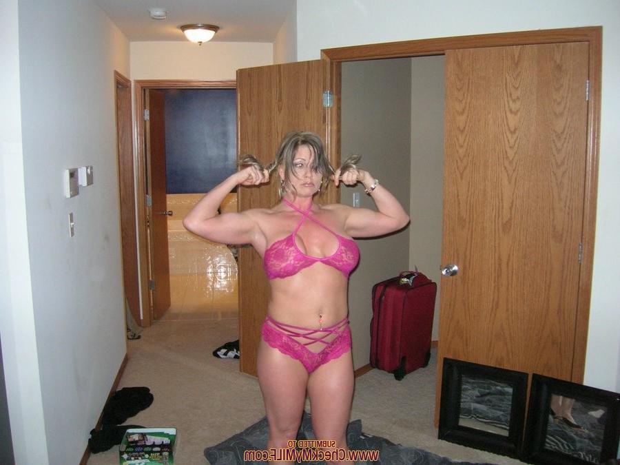 15P Naughty amateur wives posing
