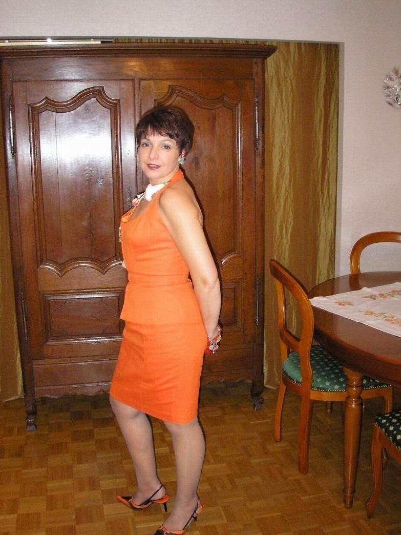 15P Amateur housewife Nathalie posing in gray stockings