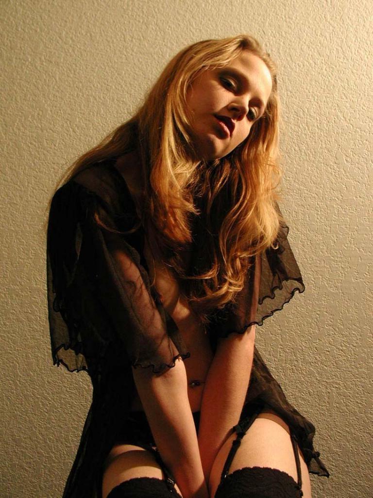 20P Horny amateur in sexy lingerie teasing in her stockings