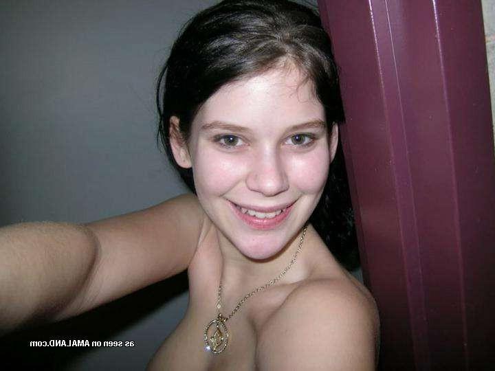 15P Amateur teen GF takes homemade toying snapshots